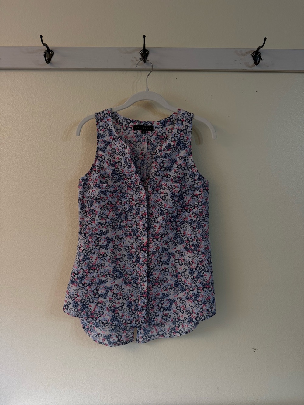 Sanctuary Sleeveless Floral Button Front Top - Pink & Blue